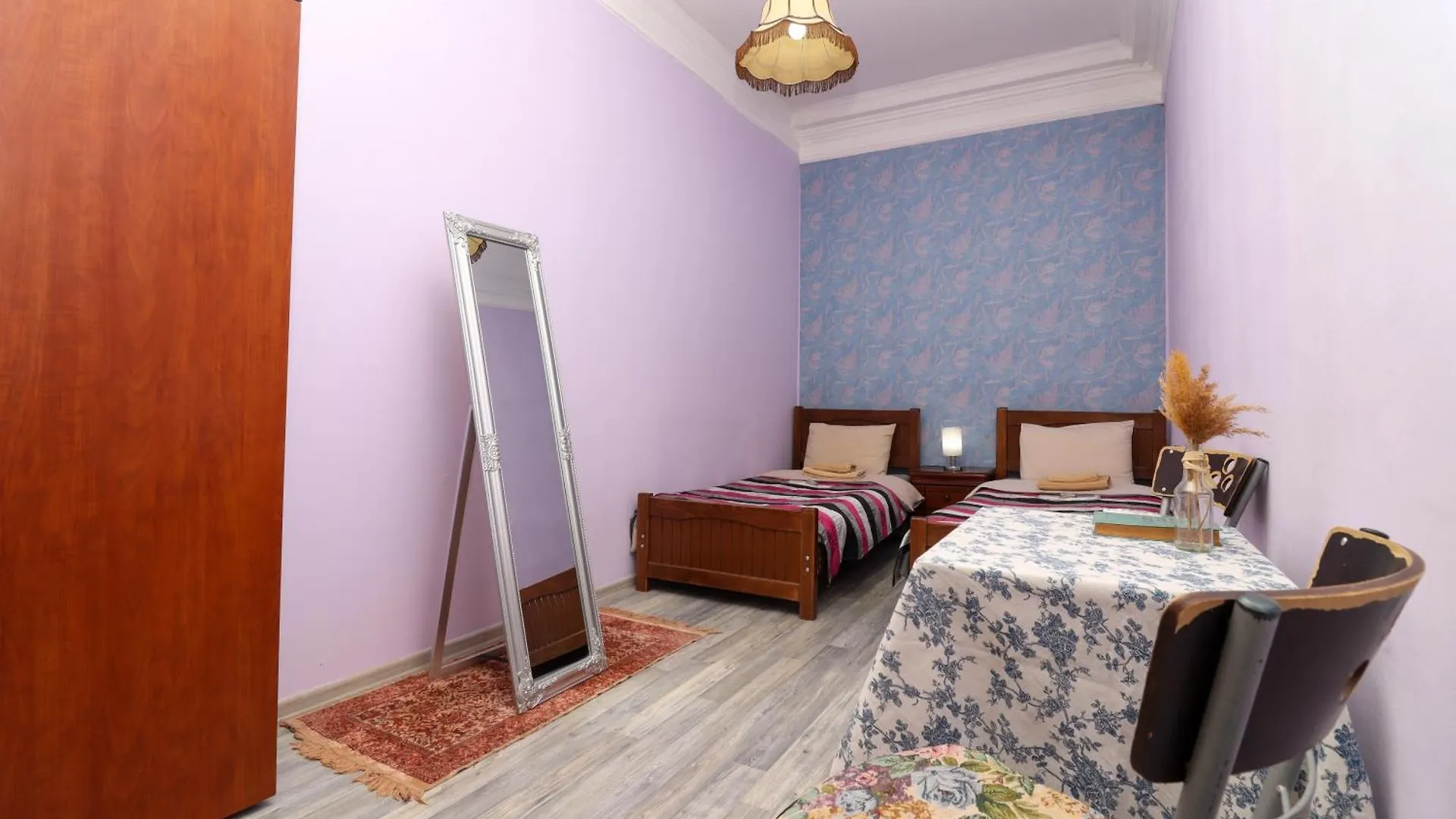 Leon Rooms Tbilisi 2*,  Georgien