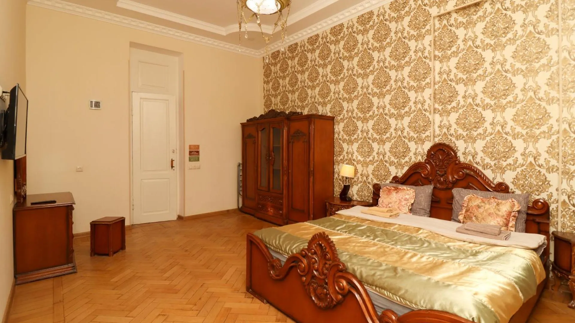 Leon Rooms Tbilisi 2*,  Georgien