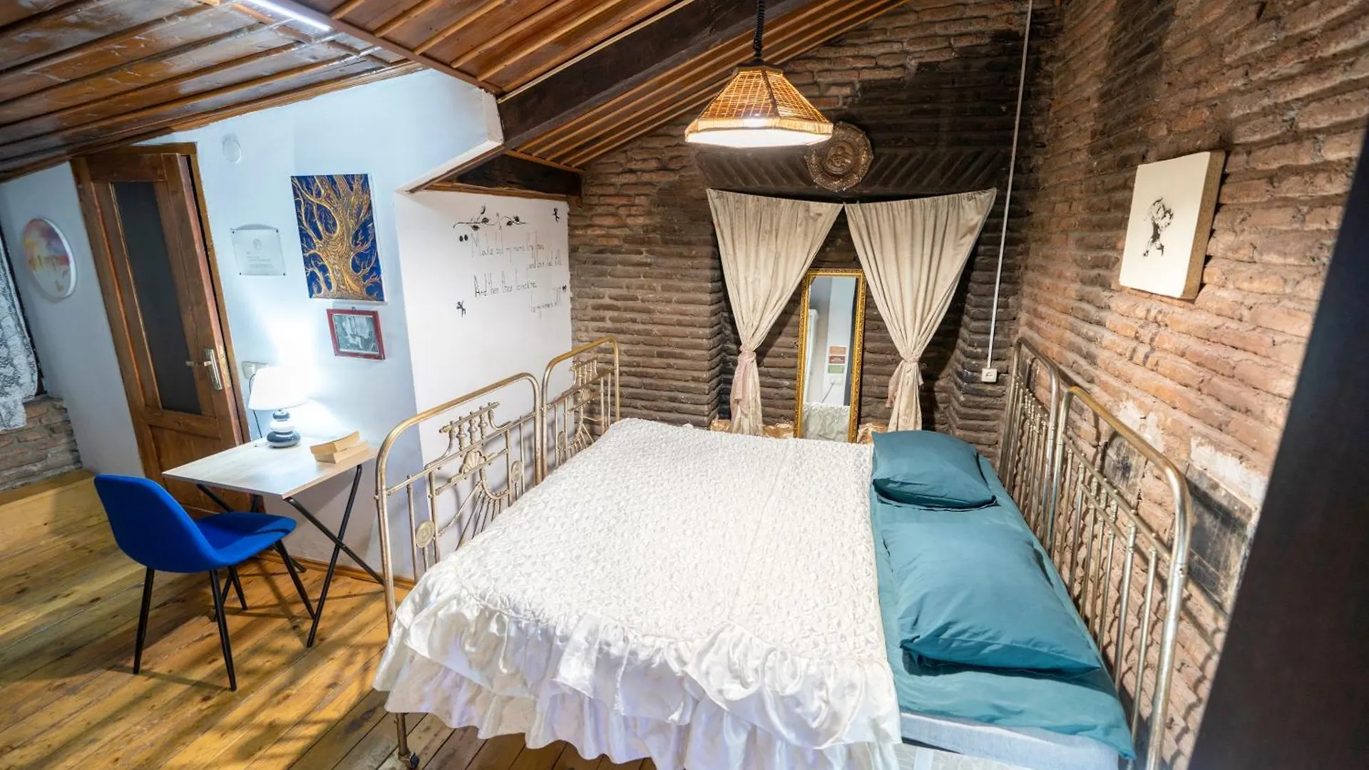 Хостел Leon Rooms Тбилиси