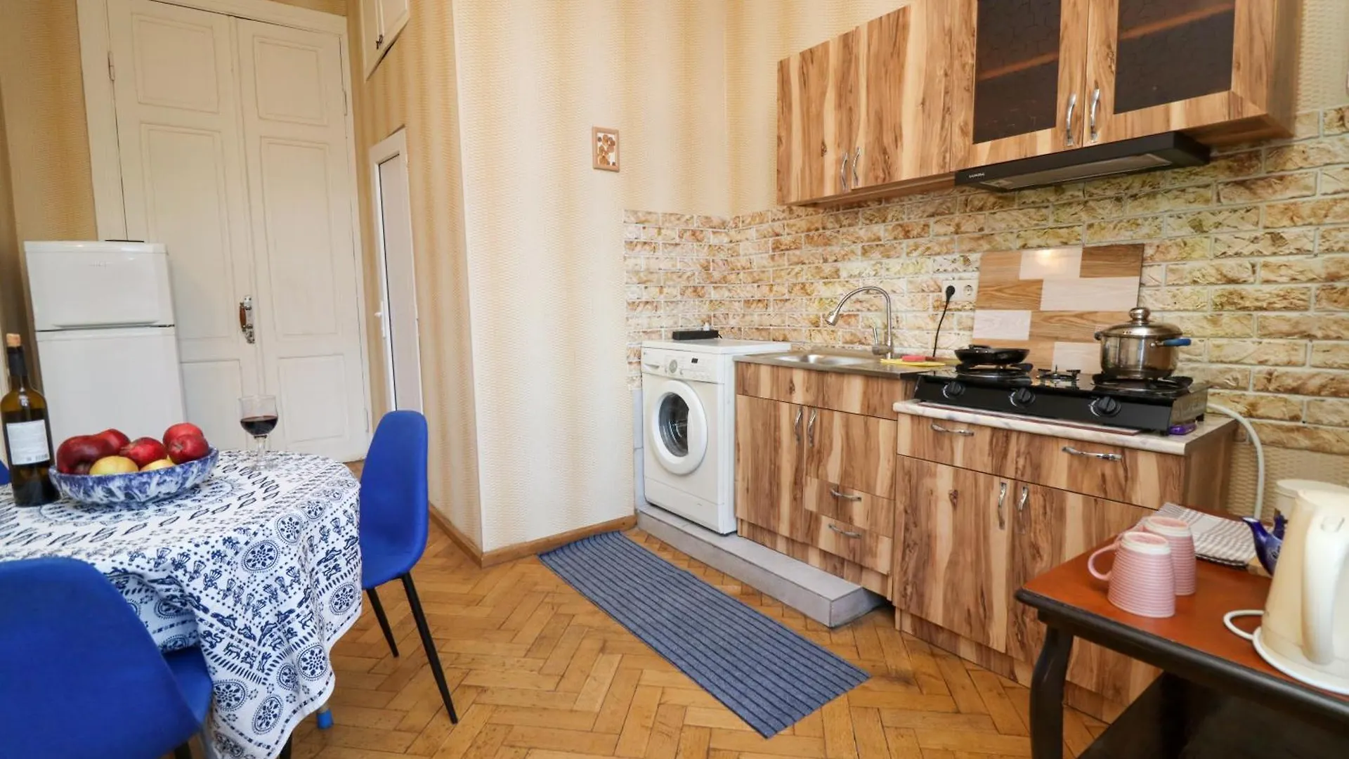 Хостел Leon Rooms Тбилиси